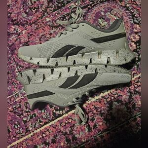 Reebok tennis shoes size 9 grey